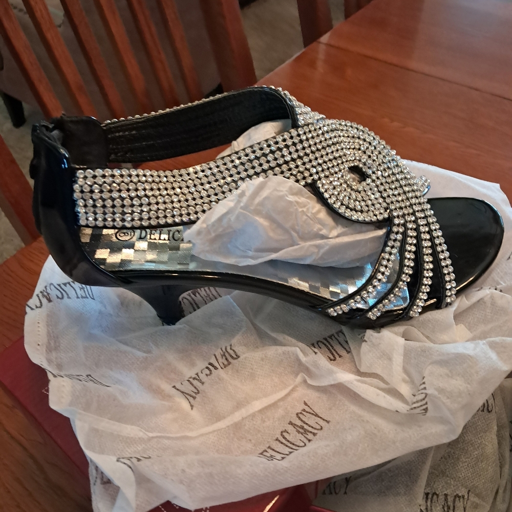 Beautiful dress shoes by Delicacy